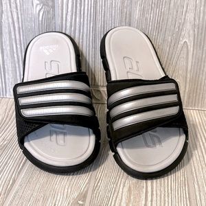 Adidas Adjustable Foam Slides in Black & Silver | Youth size 1